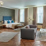 Golden Angel Apartments